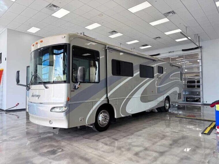 2006 Winnebago JOURNEY 36G - $16,600