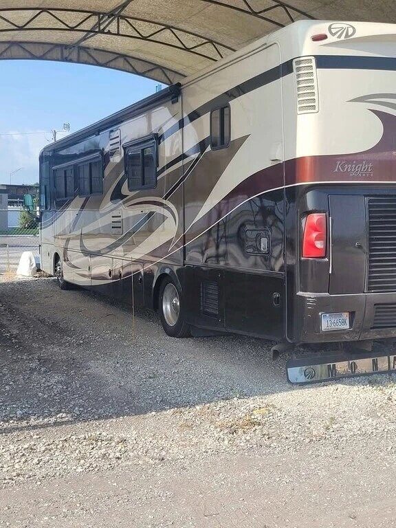 2008 Monaco Knight 40DFT Class A - $15,500