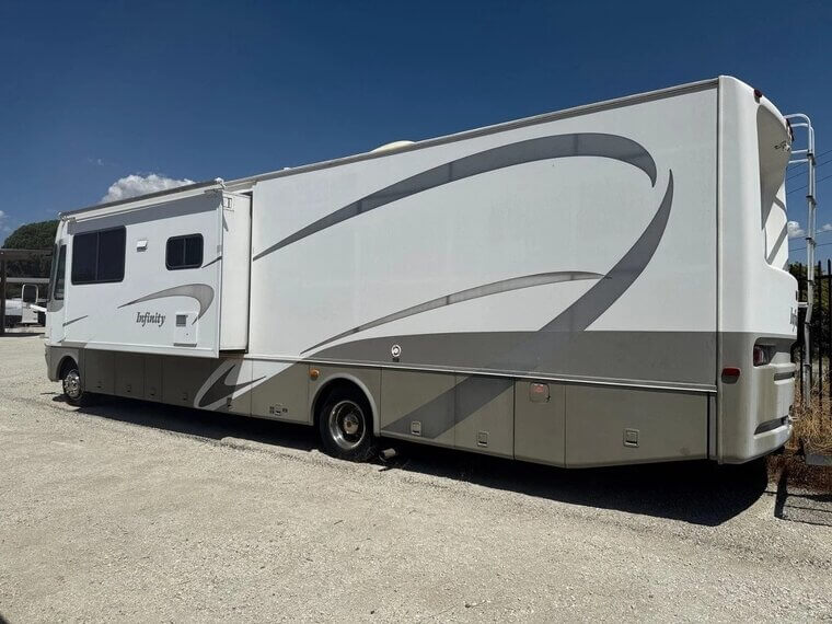 2003 Four Winds Infiniti M-34 Workhorse 34' - $3,258