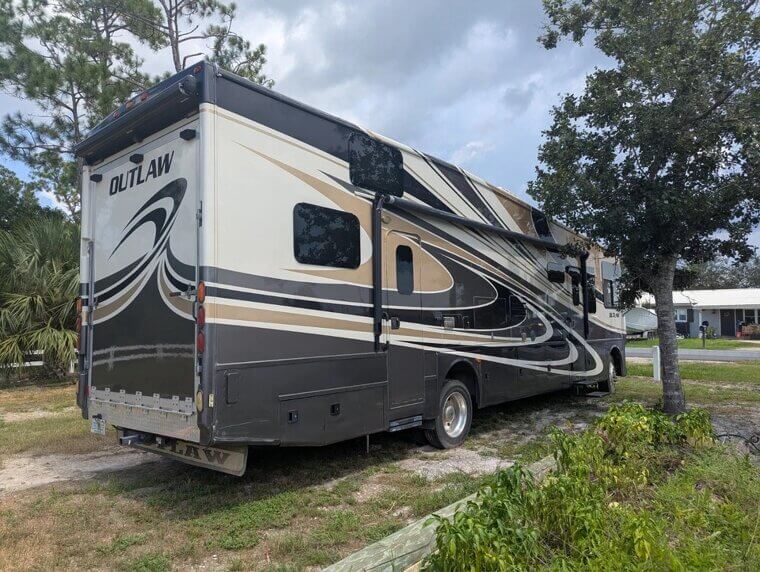 2015 Thor 37LS Outlaw - $50,000