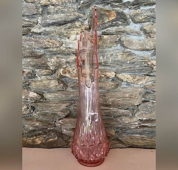 Pink Glass Vases That Light Up a Room