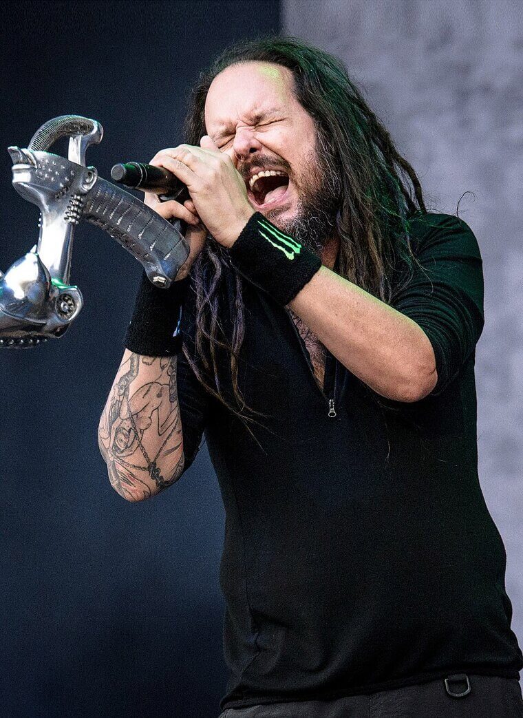 Jonathan Davis Spends Time Visiting Terminally Ill Children in Hospitals
