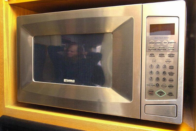 Naturally Clean Your Microwave