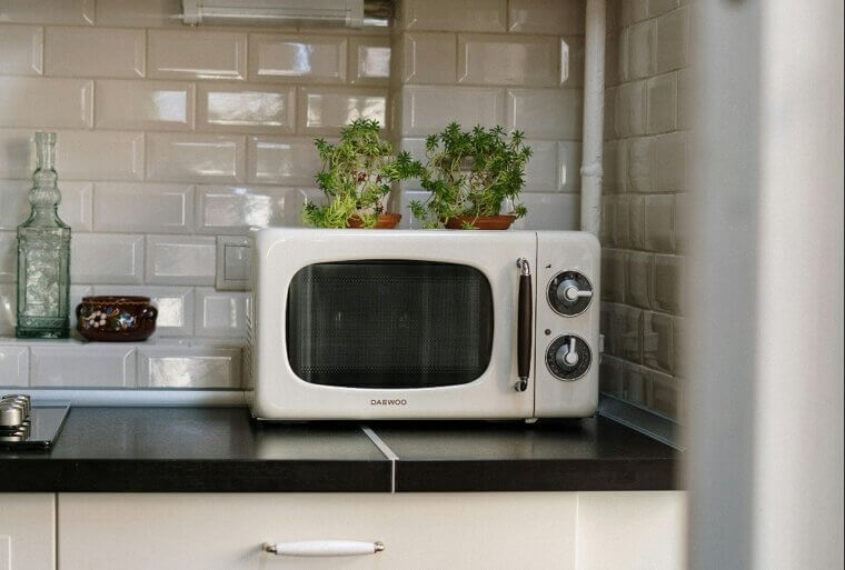Naturally Clean Your Microwave