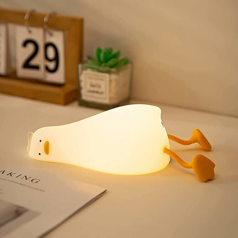 LED Duck Night Light - Cozy Glow for Kids' Rooms 