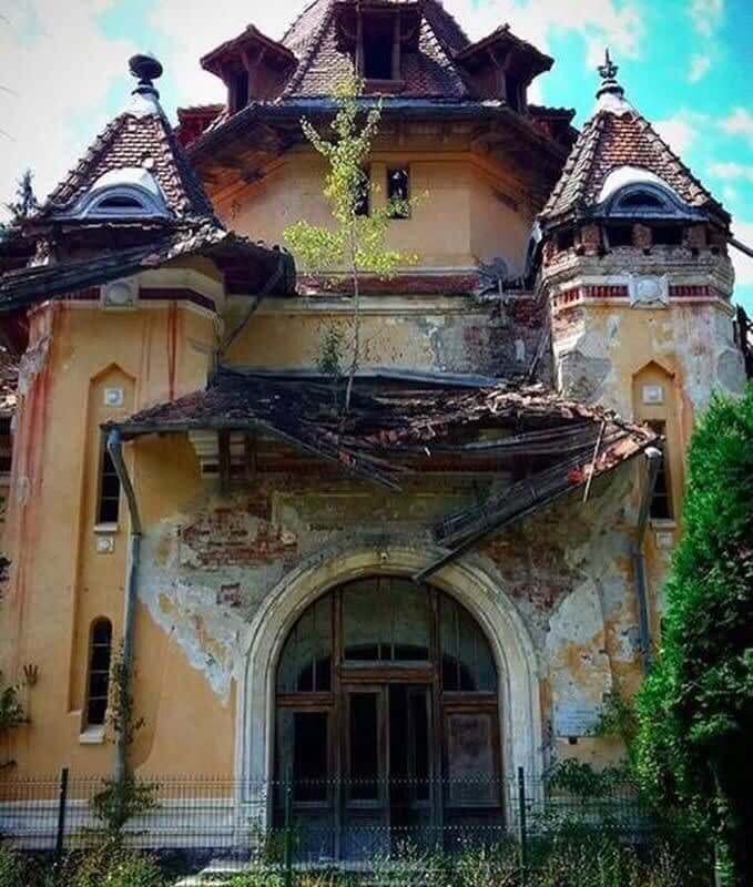 A Mental Hospital (Pavilionul de Bai) Valcea County, România
