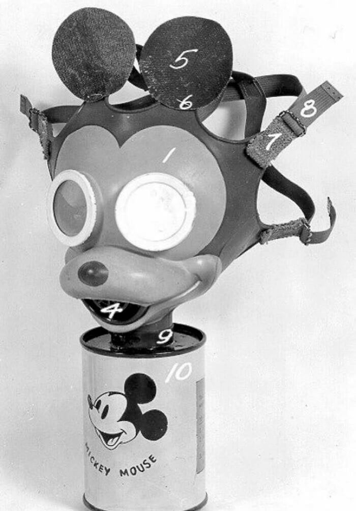 Uma máscara de gás do Mickey Mouse para crianças