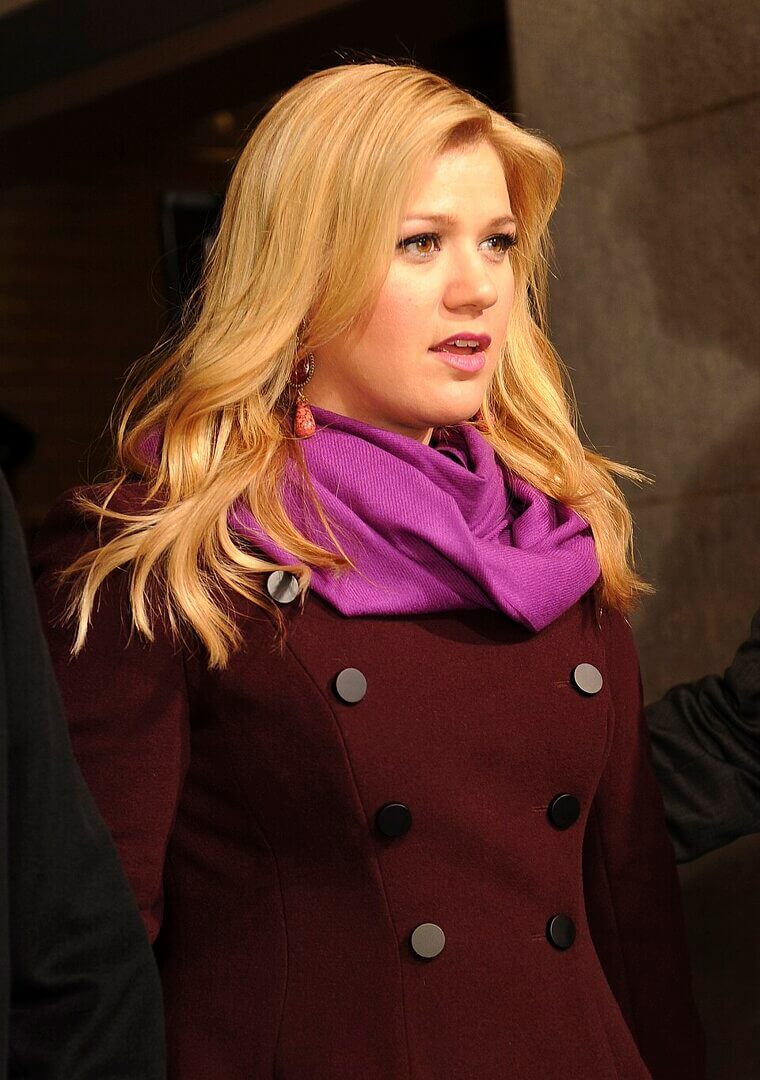 Kelly Clarkson: Slept in Her Car After Her Small Apartment Burned to the Ground