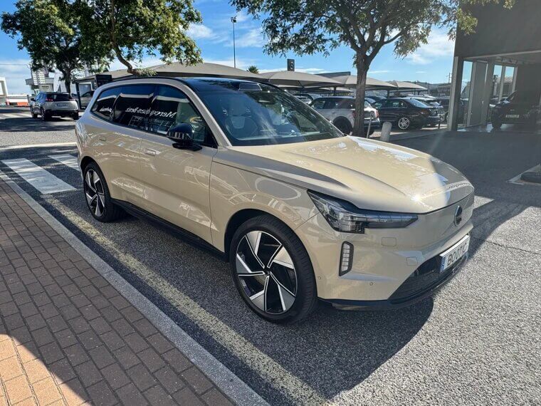 Volvo EX90
