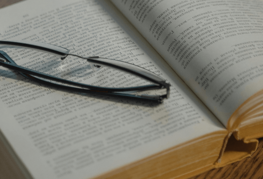 The Art of Balancing Clarity and Mystery in Prose