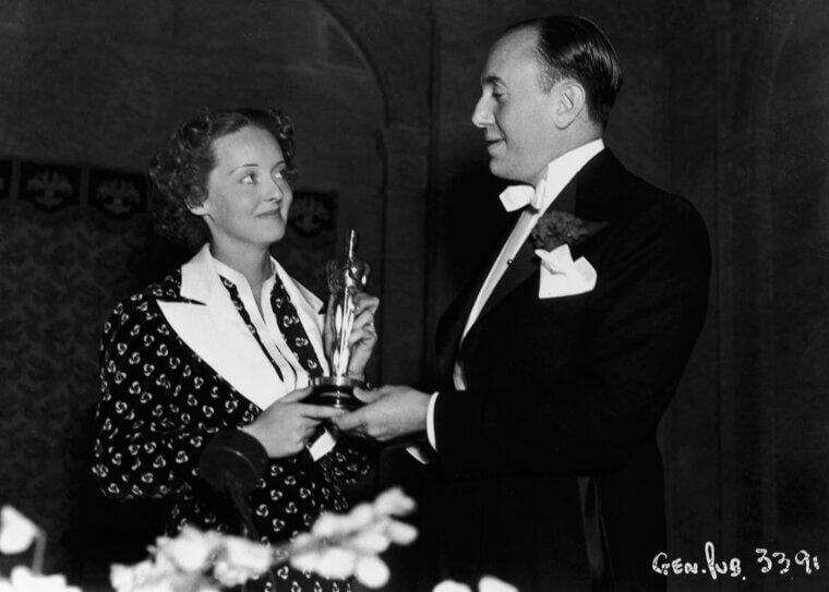 Bette Davis wollte 1936 nicht zur Oscarverleihung gehen, aber ihr Studioleiter zwang sie dazu