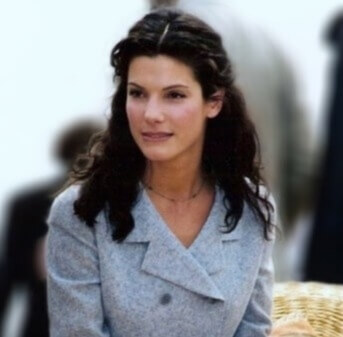 1995: The Net Predicts Online Identity Theft