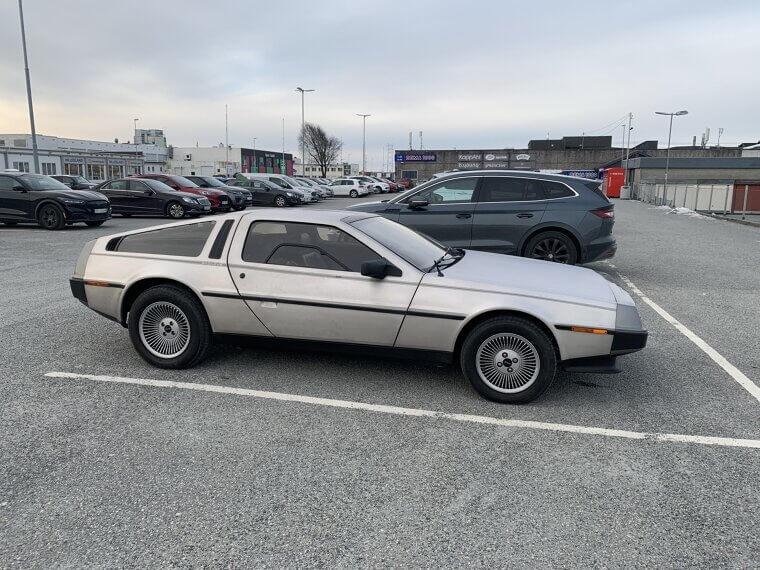 DeLorean DMC-12: The Stainless Steel Machine With Massive Gullwing Doors