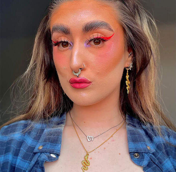 여기에는 많은 일이 일어나고 있습니다