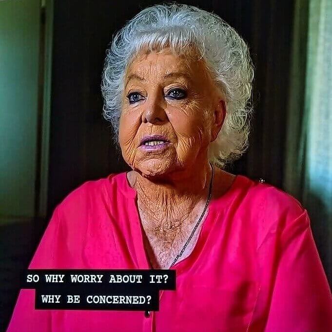 주황색으로 변한 그녀