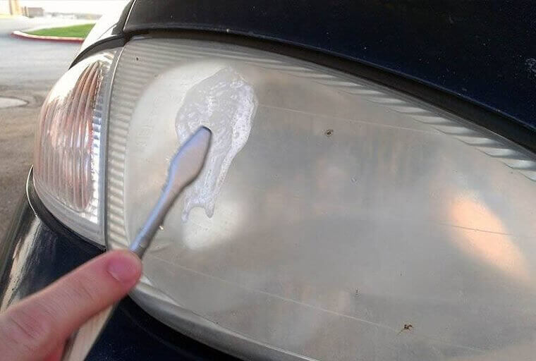 Apply Toothpaste on Your Headlights
