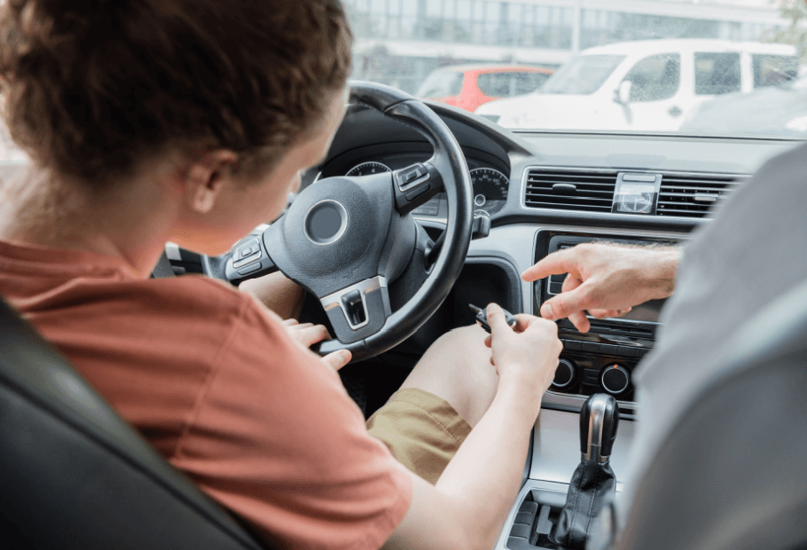 Minden sofőrnek tudnia kell ezekről a praktikus autós trükkökről