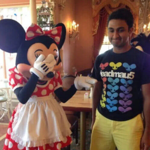 Call Security - Minnie Mouse Is in Danger