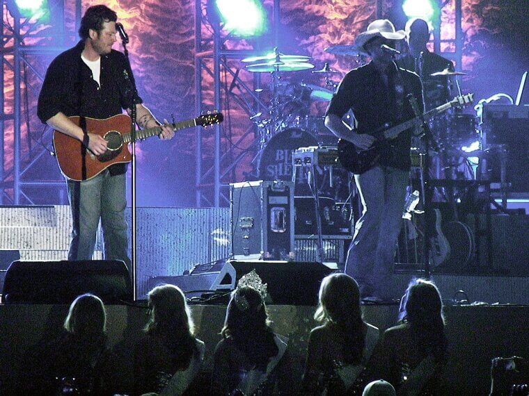 Blake Shelton passed on 'I Wanna Talk About Me' (Recorded by Toby Keith)