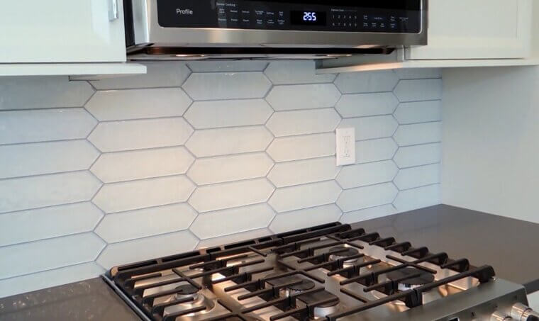 Glass Kitchen Backsplashes