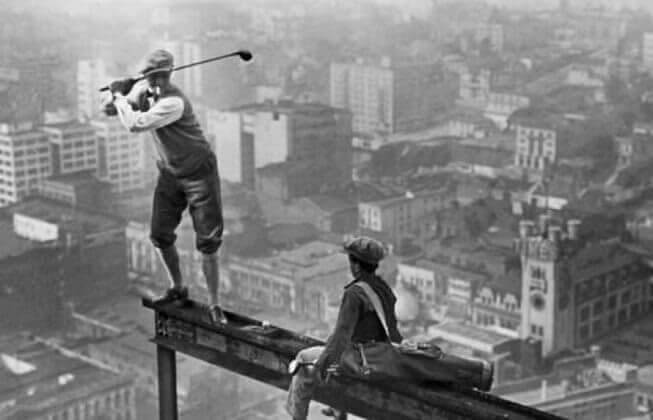 Playing Gold On The Empire State Building