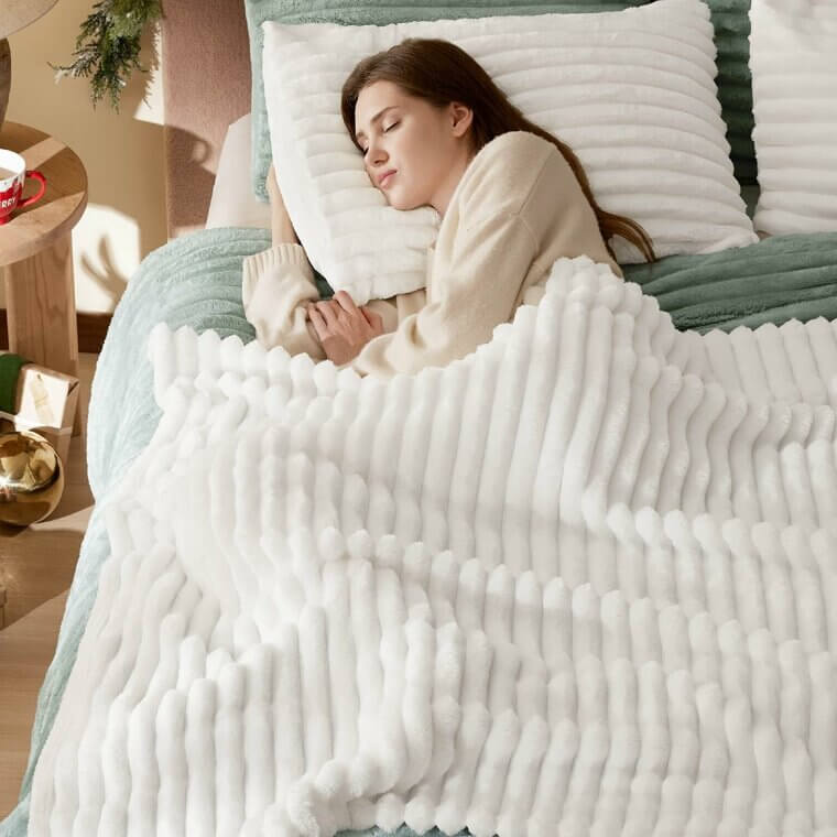 Bedsure Twin Blanket - Cozy Fleece for Couch & Girls - Now 8% Off!