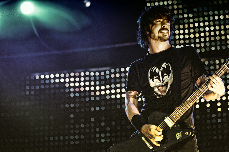 Foo Fighters Frontman Dave Grohl Cooks Barbecue for Local Homeless Shelters