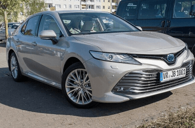 The Cars Mechanics Recommend for Drivers Over 60