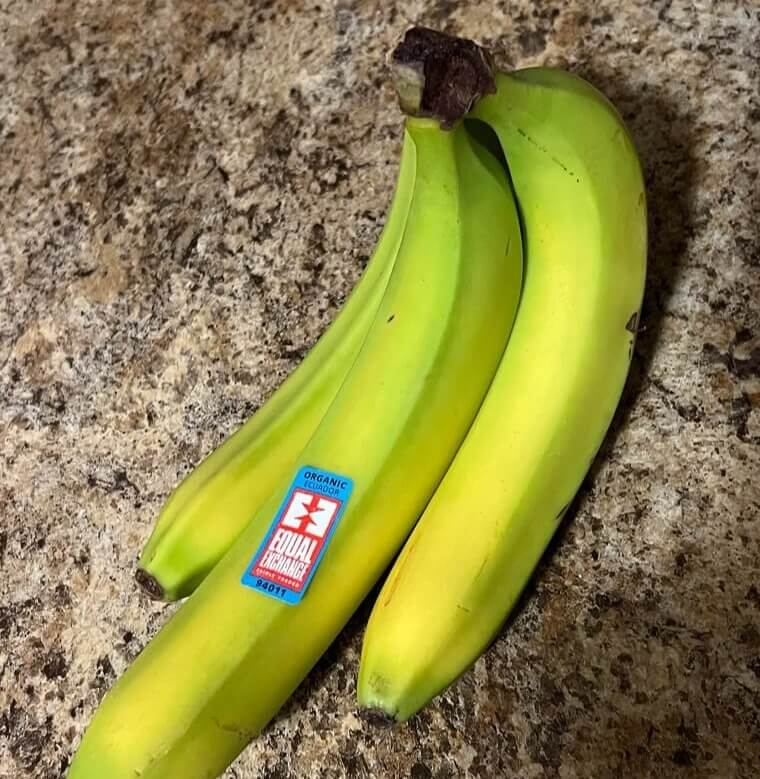 Bananen mit Frischhaltefolie frisch halten