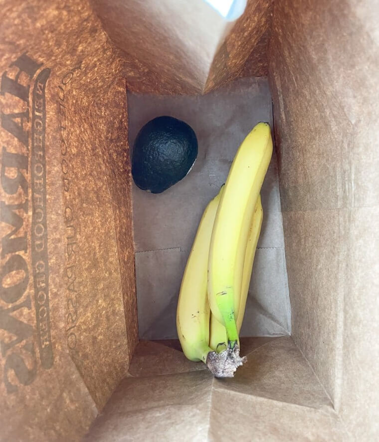 Verwende eine Papiertüte, um Obst schnell reifen zu lassen