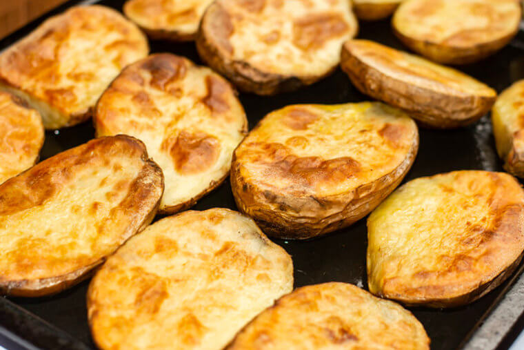 Du musst die Kartoffeln vor dem Pürieren nicht unbedingt kochen