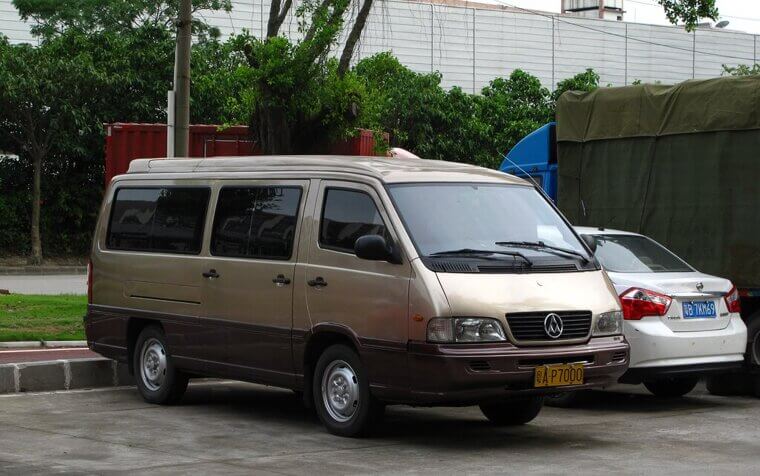 1995 SsangYong Istana (1995–2004)