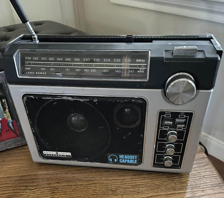 Simple Radio With Big Buttons
