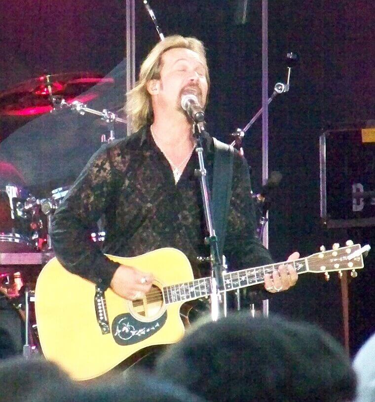 Travis Tritt's "Here's a Quarter" Sets Boundaries Against Betrayal