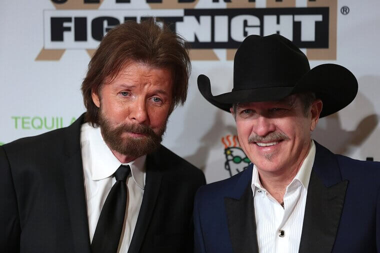 Brooks & Dunn's "Neon Moon" Captures Deep Isolation in Crowded Places