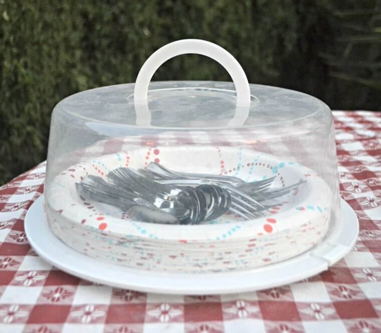 A Cake Carrier to Make Your Trip Easy as Pie