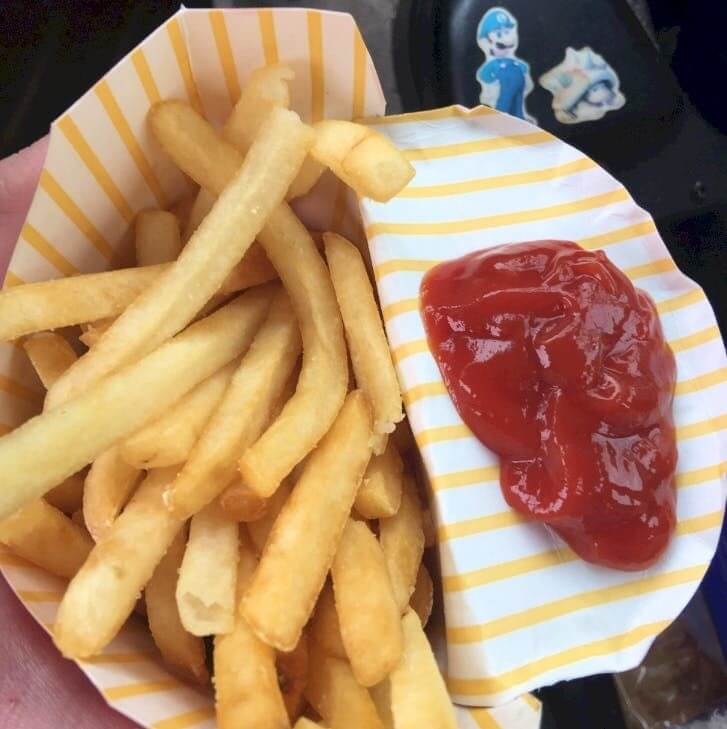 Use The Lid Of The Fries To Hold Ketchup