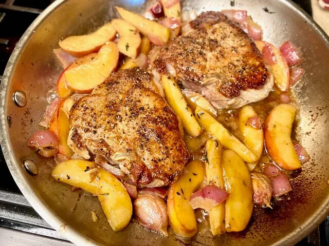 Pork Chops With Applesauce