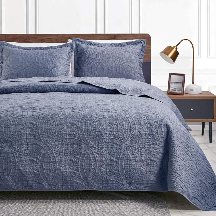 Give Your Bedroom a Glow-Up With This Lightweight Bedspread Comforter