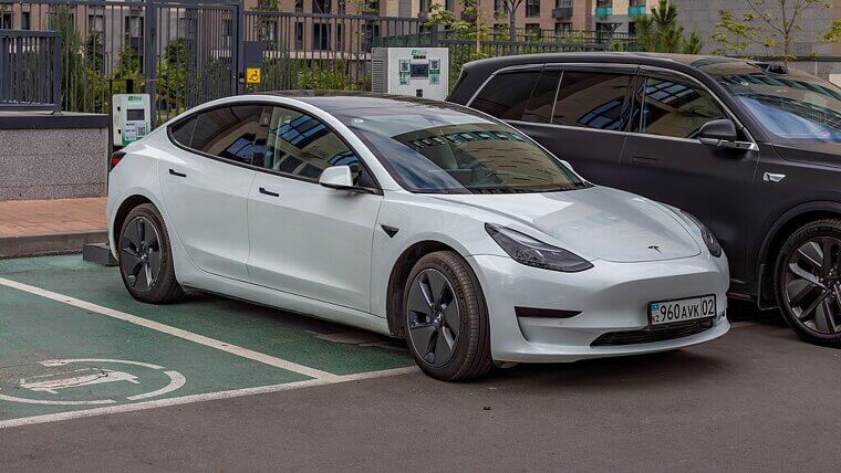 Tesla Model 3 (2017-Present)