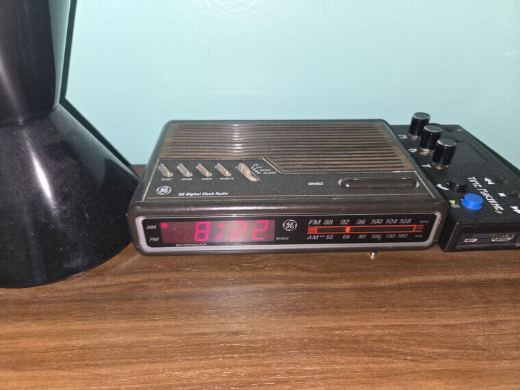 Digital Clock Radios: The 1990s Wake-Up Call