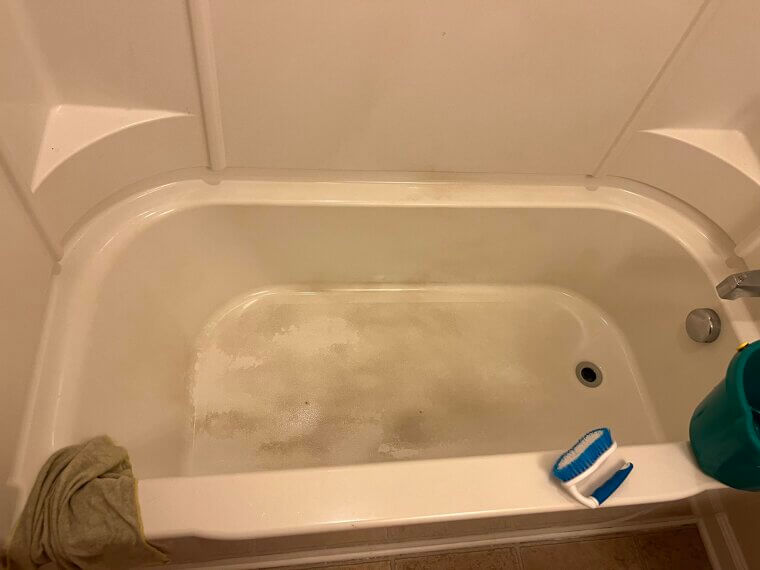 The Grapefruit Scrub: Cleaning Bathtubs With Citrus and Salt