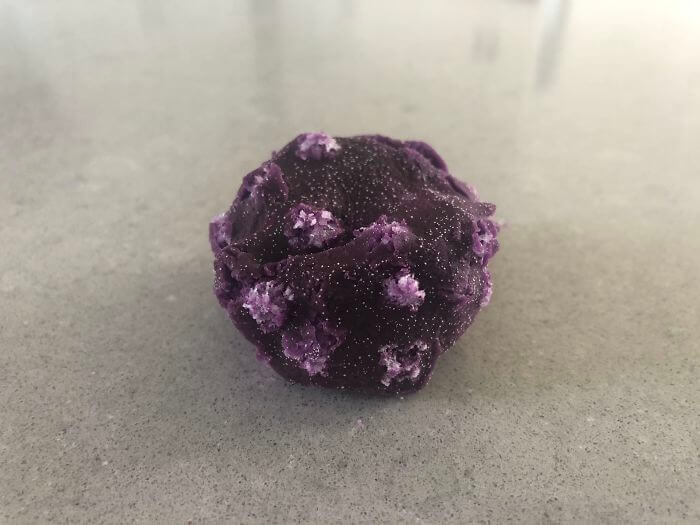 A Decade-Old Play Dough Container That Grew Crystals Inside