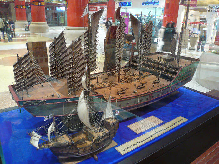 Les Navires De Christophe Colomb Et De L'explorateur Chinois Zheng He À La Même Époque