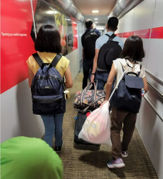 Laisse tomber l'agence de voyage et utilise google pour tout