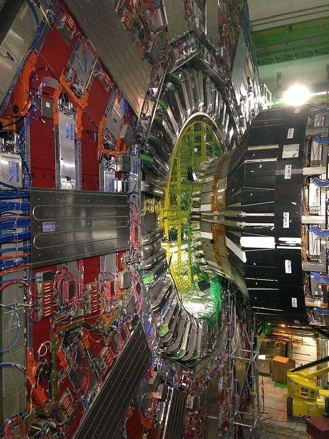 大型ハドロン粒子加速器でタイムスリップはできるのか