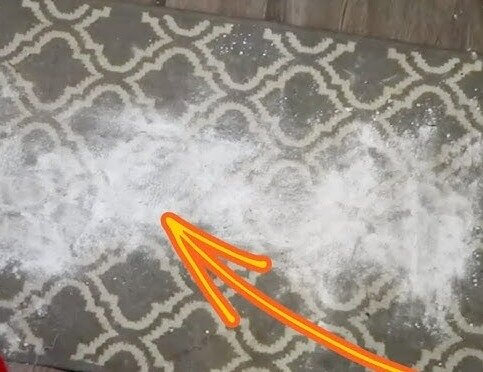 Deodorize Your Carpets by Sprinkling Baking Soda
