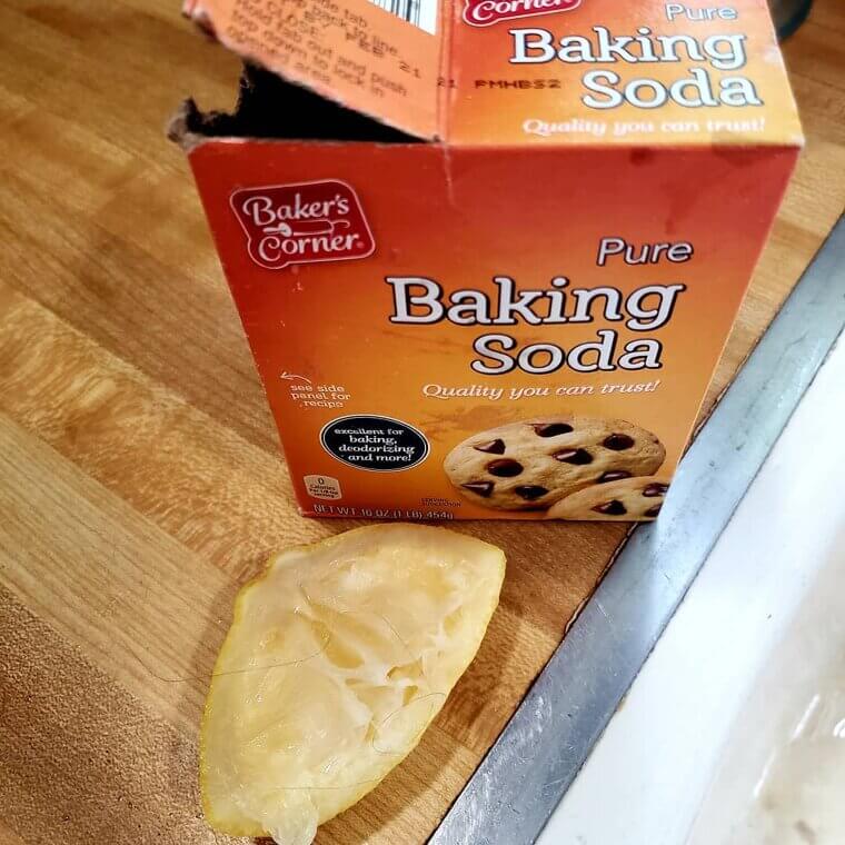 Use Baking Soda and Lemon to Eliminate Smoke Odors