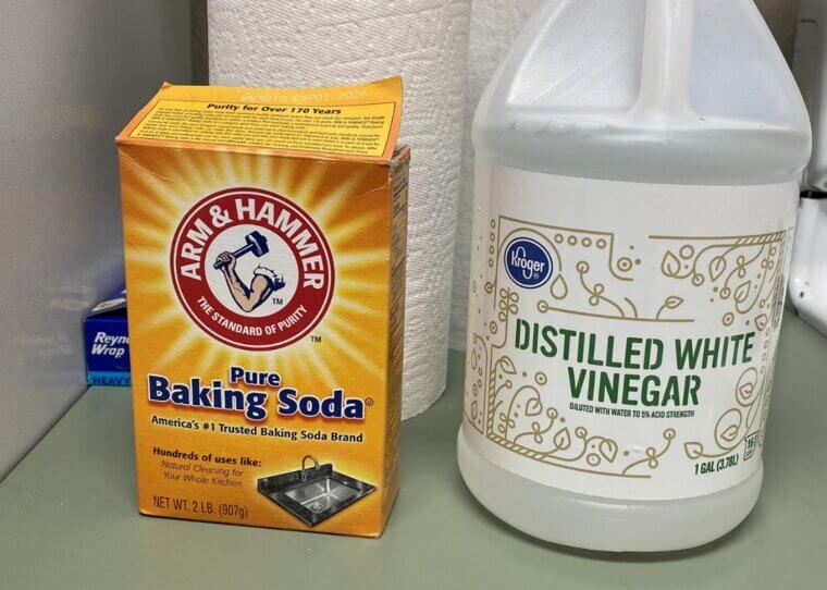 Sort Out a Stinky Basement With Vinegar and Baking Soda