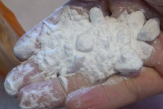 Eliminate Odors Under the Bed With Baking Soda